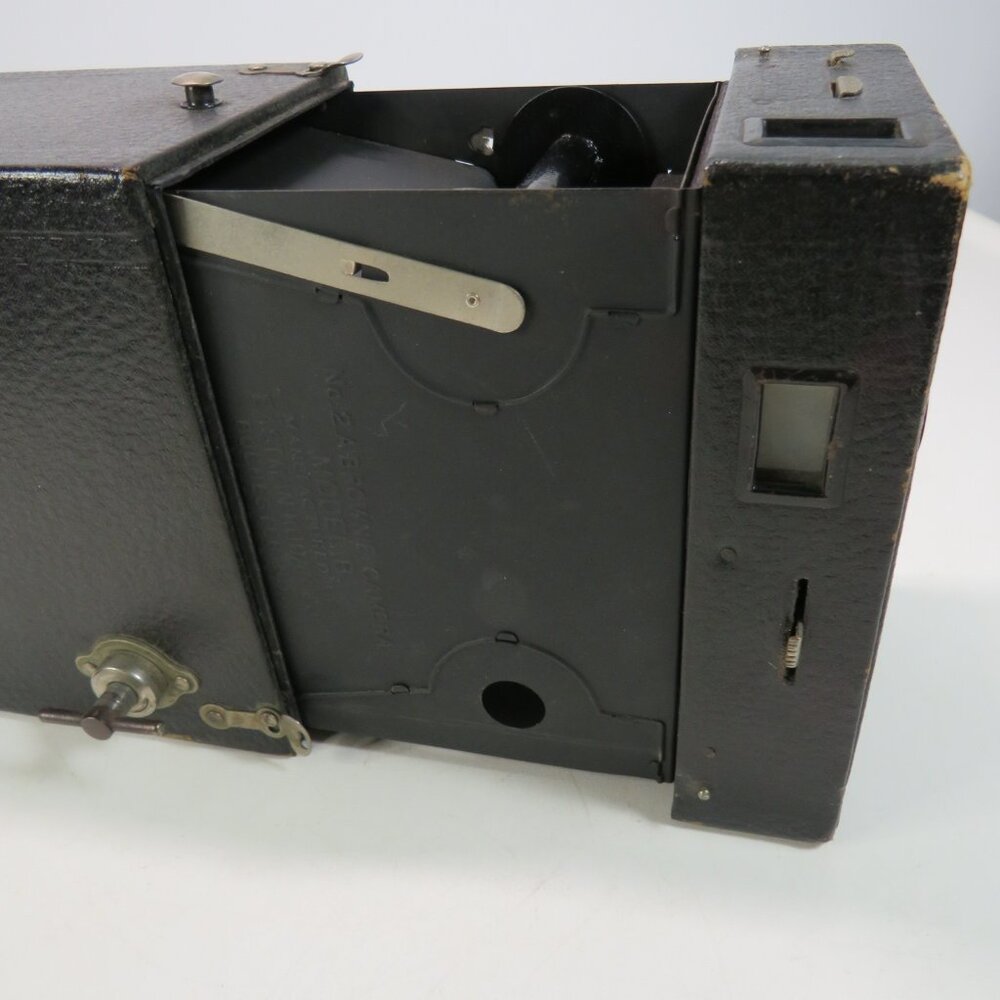 Kodak No. 2A Brownie, Model B Camera w wear, handle missing - Picture 8 of 10
